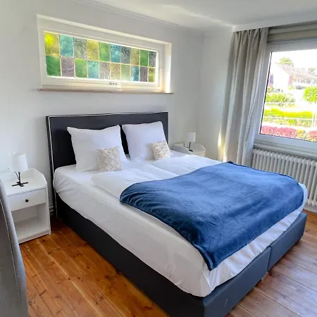 Ferienwohnung Am Rosengarten / Whg. 2 * Haffkrug